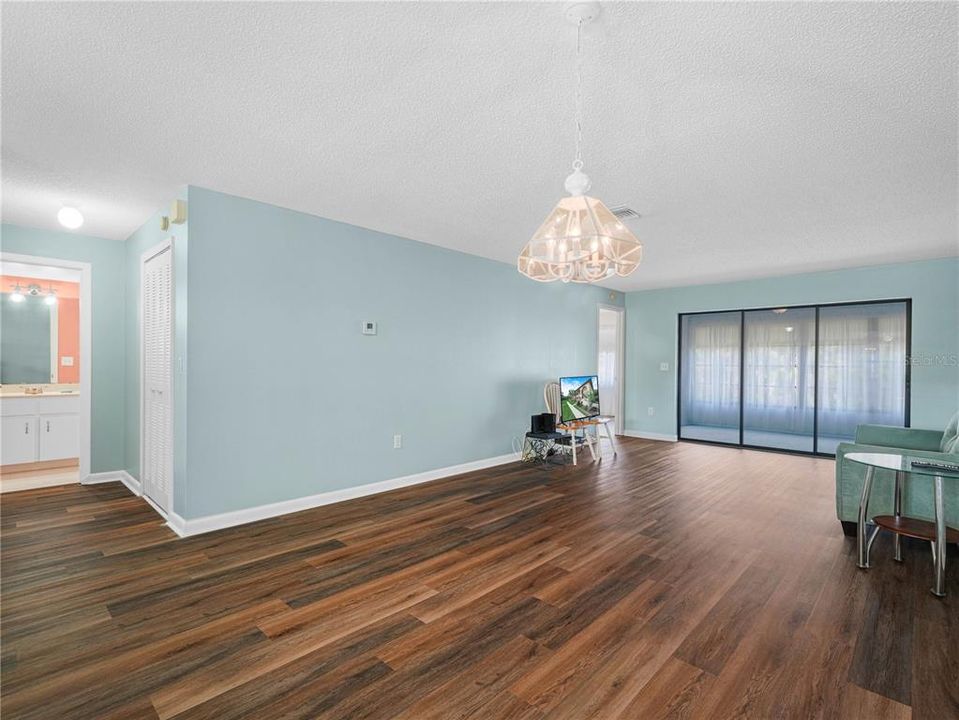 For Sale: $139,900 (2 beds, 2 baths, 1185 Square Feet)