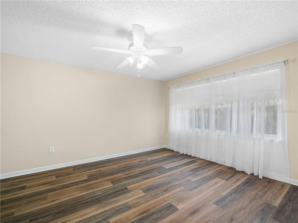 For Sale: $139,900 (2 beds, 2 baths, 1185 Square Feet)