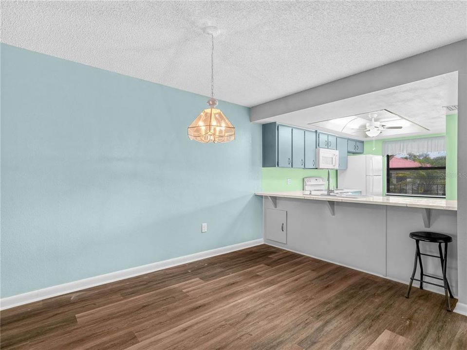 For Sale: $139,900 (2 beds, 2 baths, 1185 Square Feet)