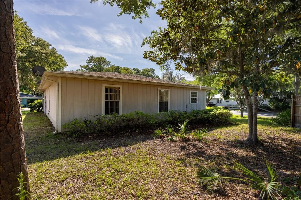 Active With Contract: $199,900 (2 beds, 2 baths, 1312 Square Feet)