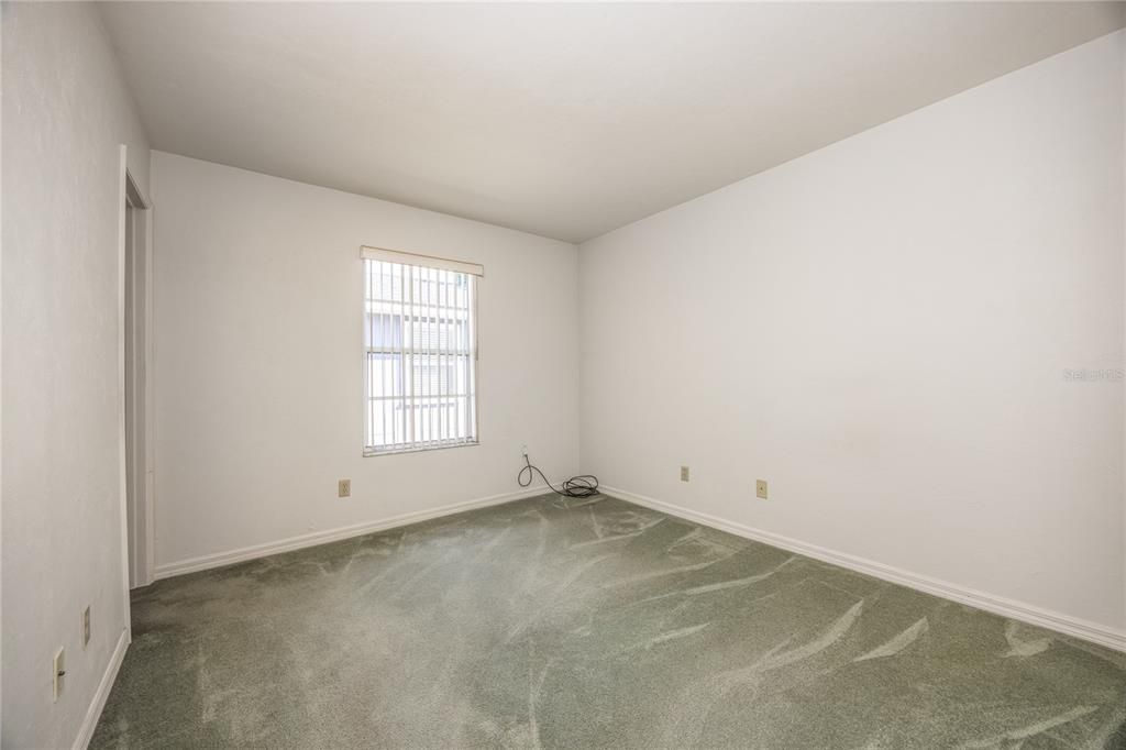 Active With Contract: $199,900 (2 beds, 2 baths, 1312 Square Feet)