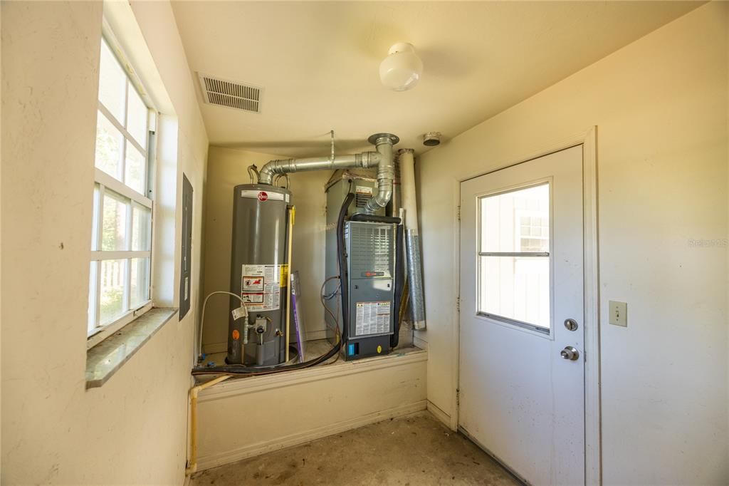 Active With Contract: $199,900 (2 beds, 2 baths, 1312 Square Feet)