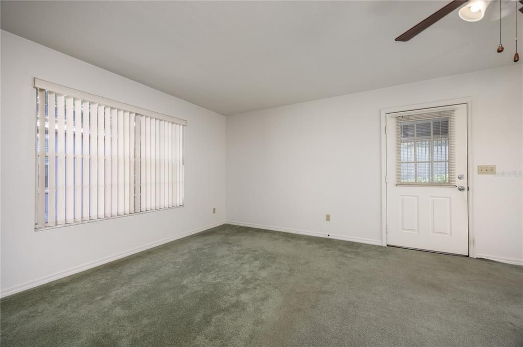 Active With Contract: $199,900 (2 beds, 2 baths, 1312 Square Feet)