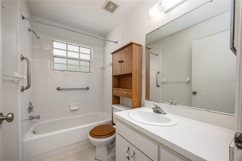 Active With Contract: $199,900 (2 beds, 2 baths, 1312 Square Feet)