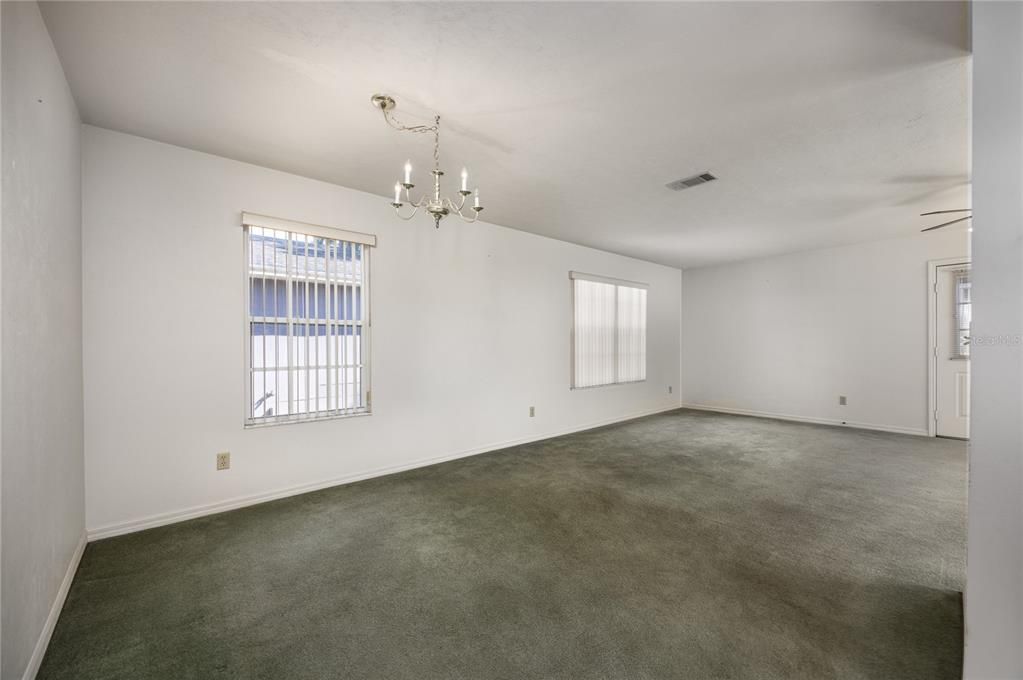Active With Contract: $199,900 (2 beds, 2 baths, 1312 Square Feet)