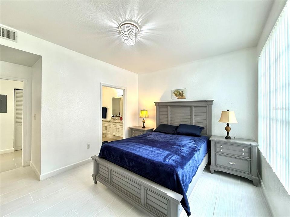 Active With Contract: $197,500 (1 beds, 1 baths, 904 Square Feet)