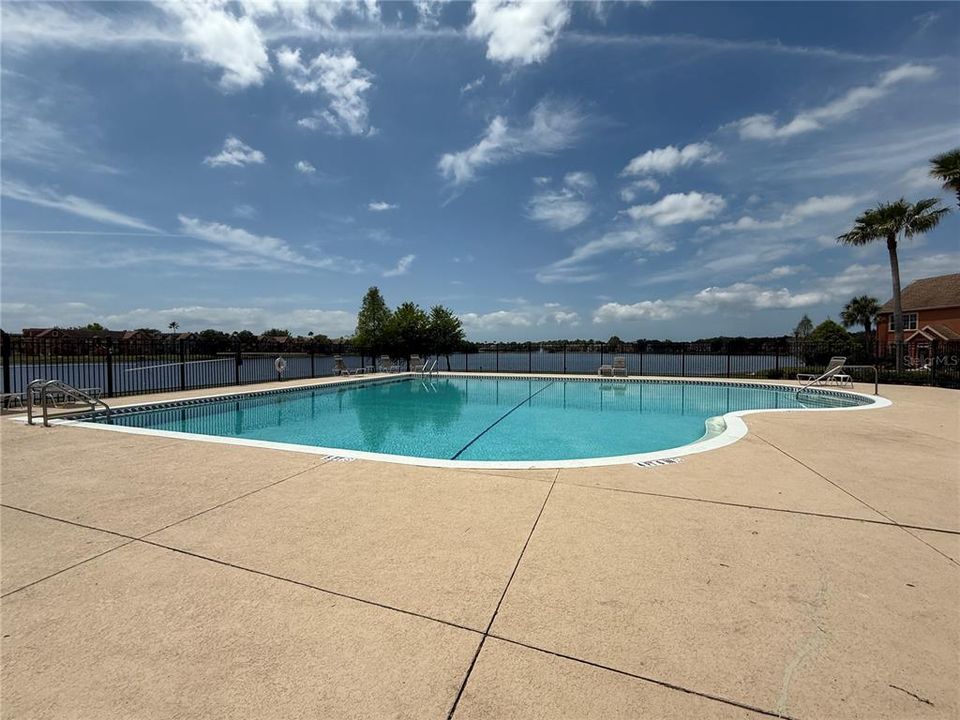 Active With Contract: $197,500 (1 beds, 1 baths, 904 Square Feet)