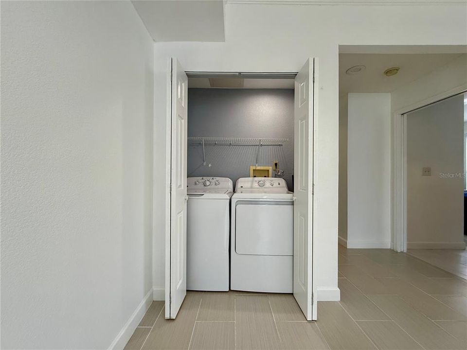 Active With Contract: $197,500 (1 beds, 1 baths, 904 Square Feet)