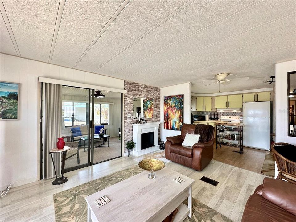 Active With Contract: $112,500 (2 beds, 1 baths, 600 Square Feet)