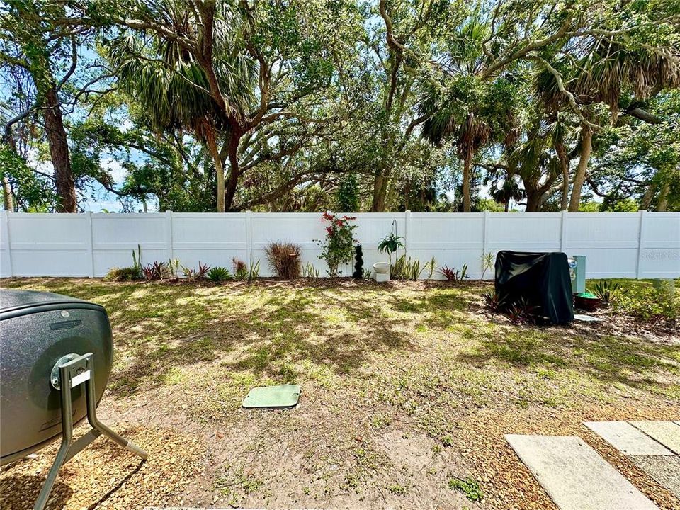 Active With Contract: $112,500 (2 beds, 1 baths, 600 Square Feet)