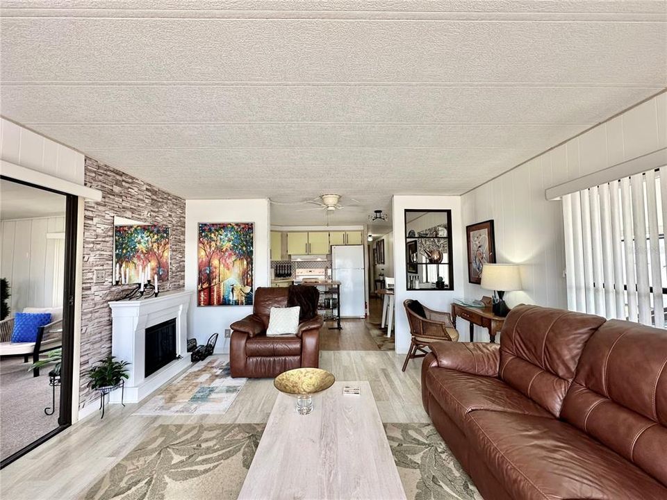 Active With Contract: $112,500 (2 beds, 1 baths, 600 Square Feet)