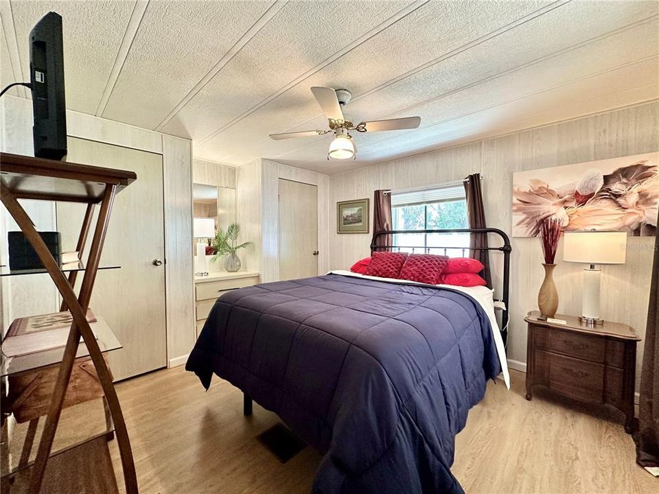 Active With Contract: $112,500 (2 beds, 1 baths, 600 Square Feet)