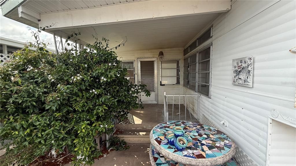 合同活跃: $50,000 (2 贝兹, 1 浴室, 500 平方英尺)