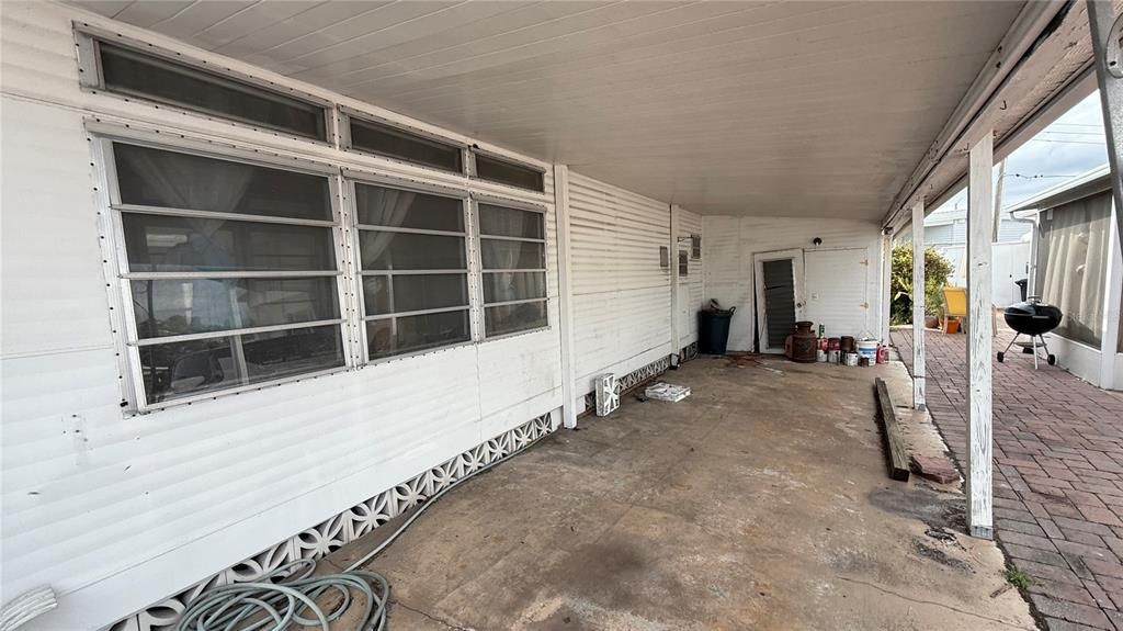 合同活跃: $50,000 (2 贝兹, 1 浴室, 500 平方英尺)