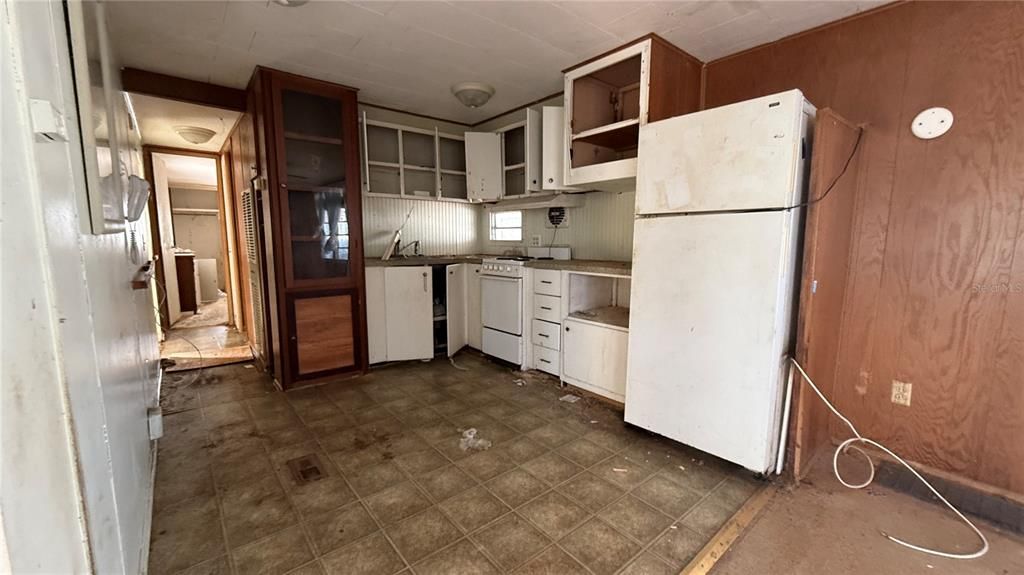 合同活跃: $50,000 (2 贝兹, 1 浴室, 500 平方英尺)