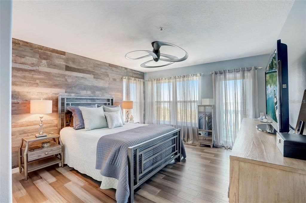 合同活跃: $985,000 (3 贝兹, 2 浴室, 1938 平方英尺)