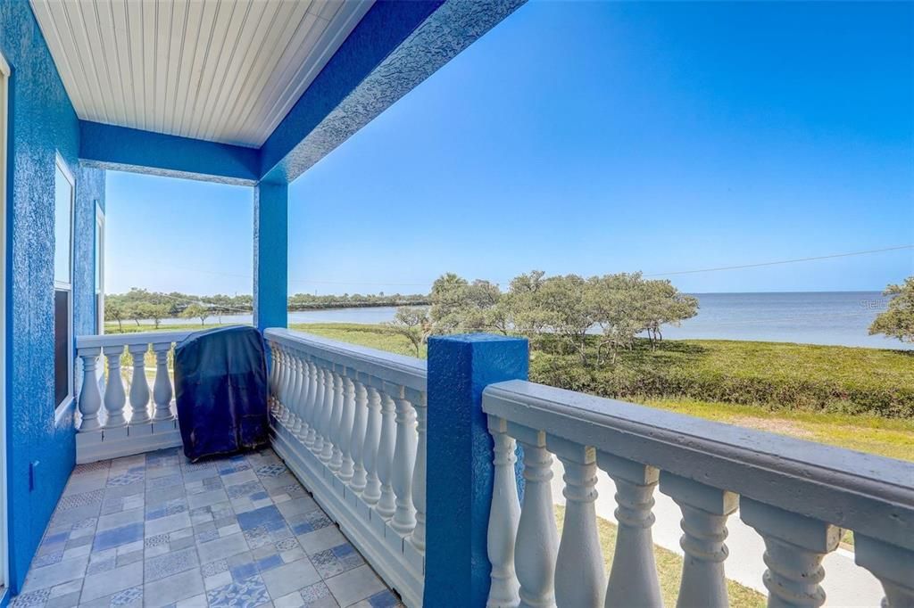 合同活跃: $985,000 (3 贝兹, 2 浴室, 1938 平方英尺)