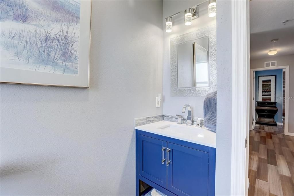 合同活跃: $985,000 (3 贝兹, 2 浴室, 1938 平方英尺)