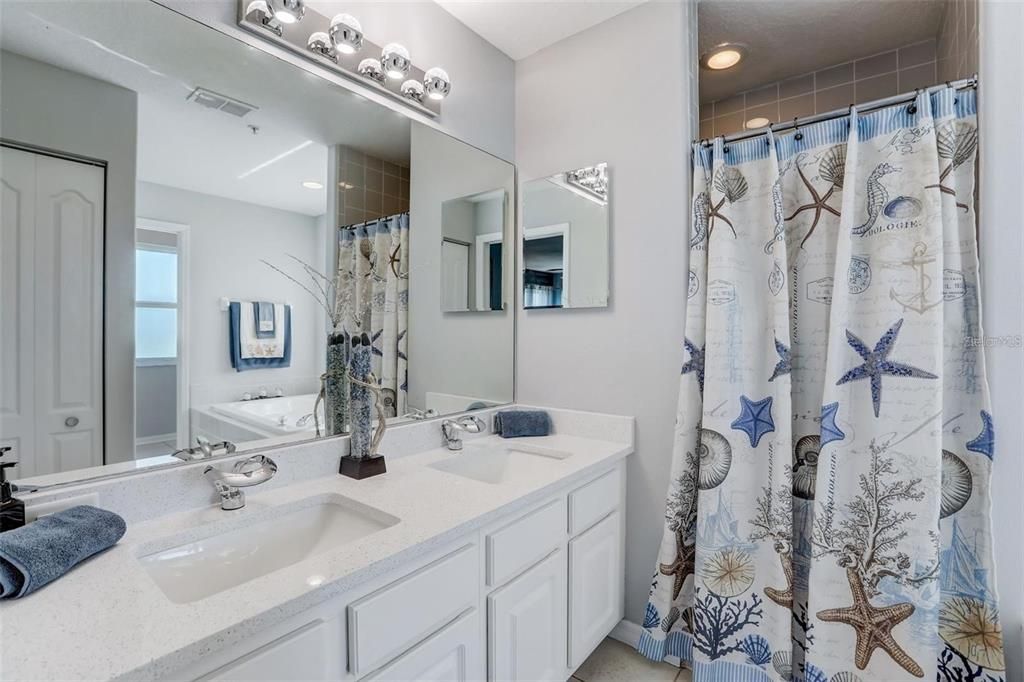 合同活跃: $985,000 (3 贝兹, 2 浴室, 1938 平方英尺)