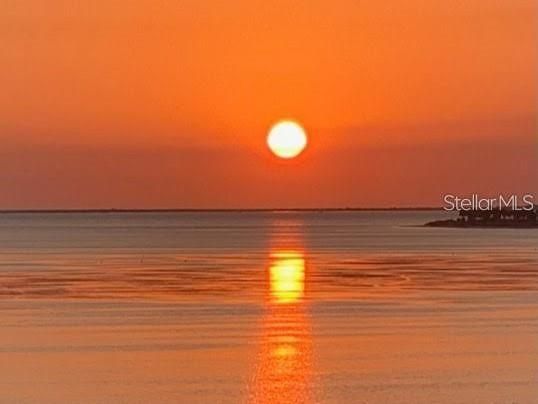 合同活跃: $985,000 (3 贝兹, 2 浴室, 1938 平方英尺)