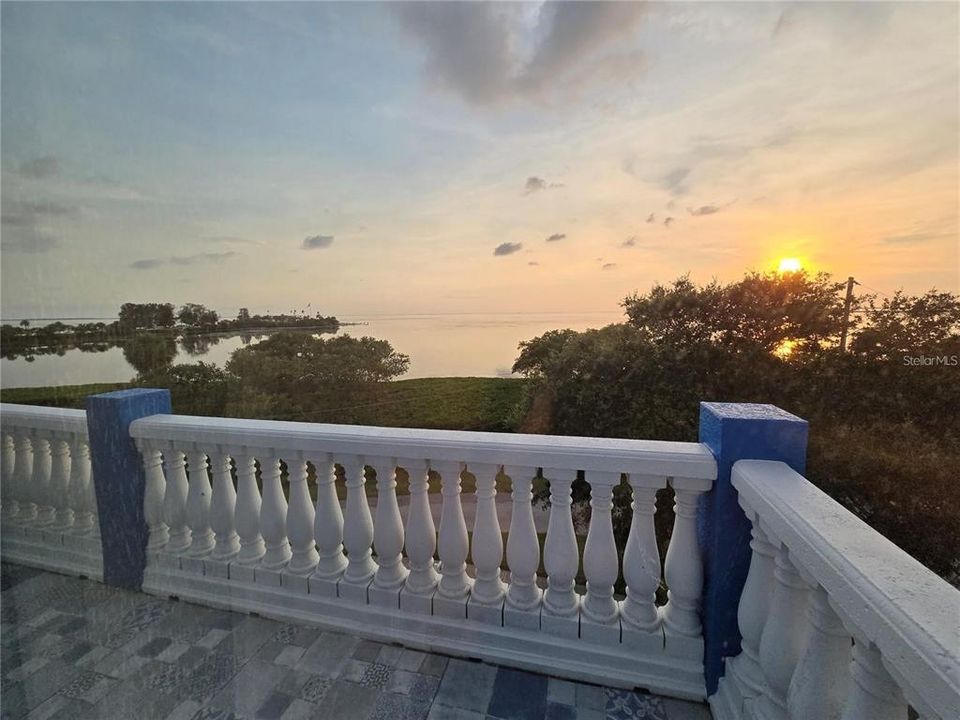 合同活跃: $985,000 (3 贝兹, 2 浴室, 1938 平方英尺)