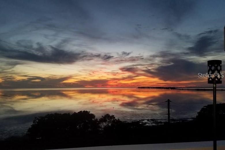 合同活跃: $985,000 (3 贝兹, 2 浴室, 1938 平方英尺)