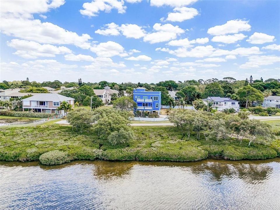 合同活跃: $985,000 (3 贝兹, 2 浴室, 1938 平方英尺)