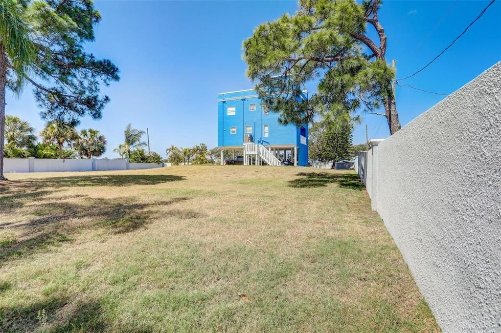 合同活跃: $985,000 (3 贝兹, 2 浴室, 1938 平方英尺)