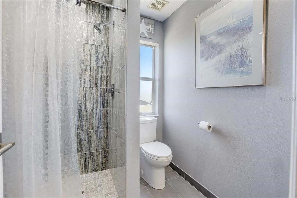 合同活跃: $985,000 (3 贝兹, 2 浴室, 1938 平方英尺)