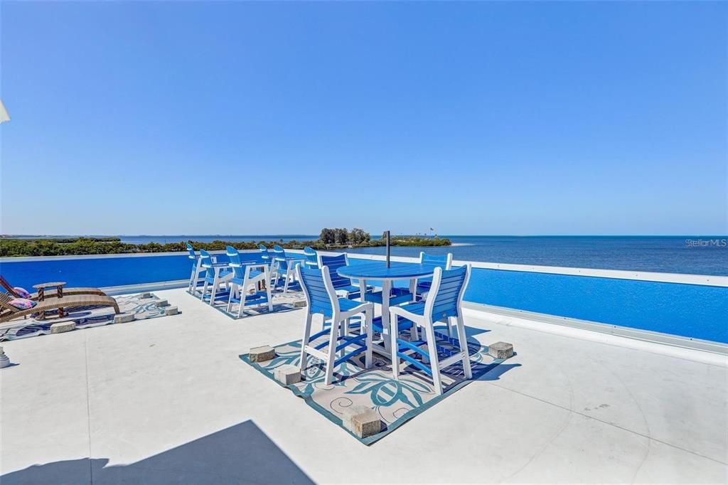 合同活跃: $985,000 (3 贝兹, 2 浴室, 1938 平方英尺)