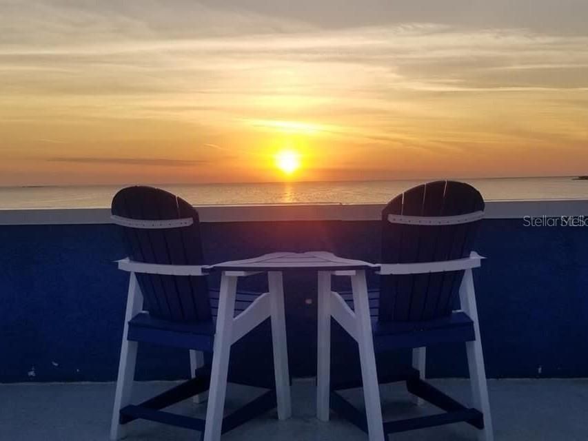 合同活跃: $985,000 (3 贝兹, 2 浴室, 1938 平方英尺)