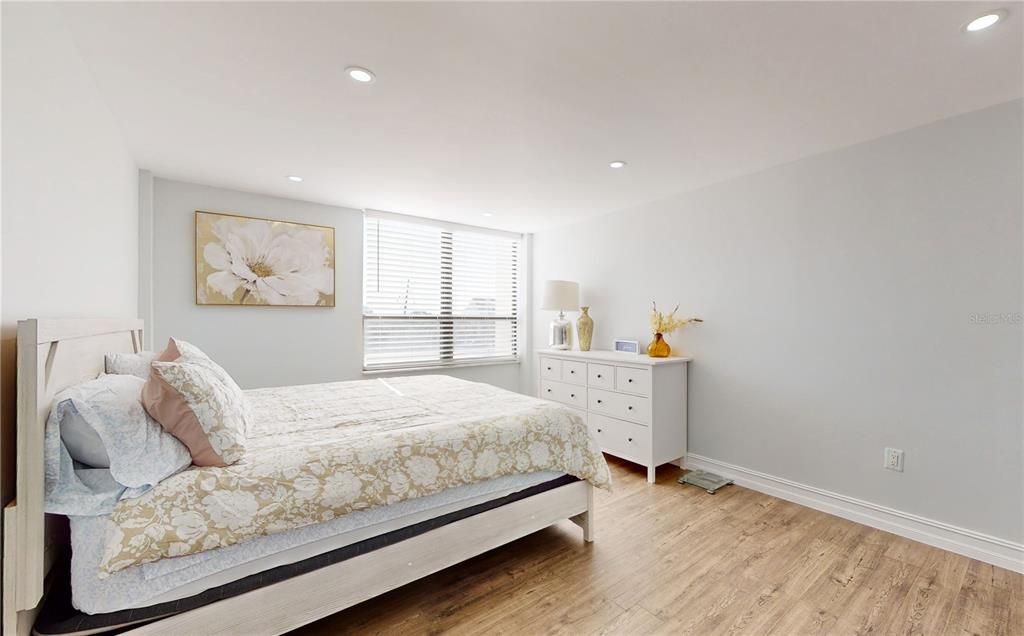 For Sale: $479,000 (2 beds, 2 baths, 1240 Square Feet)