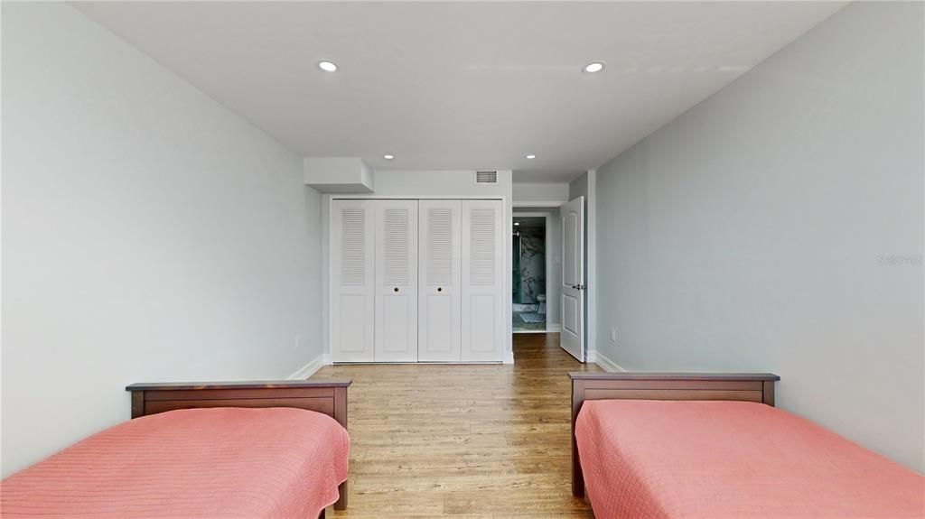 For Sale: $479,000 (2 beds, 2 baths, 1240 Square Feet)