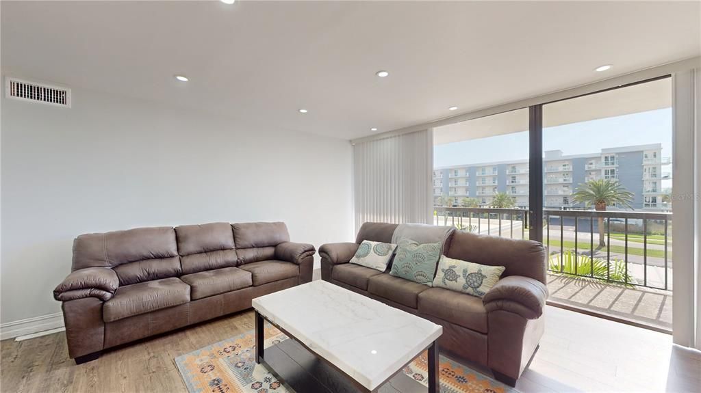 For Sale: $479,000 (2 beds, 2 baths, 1240 Square Feet)