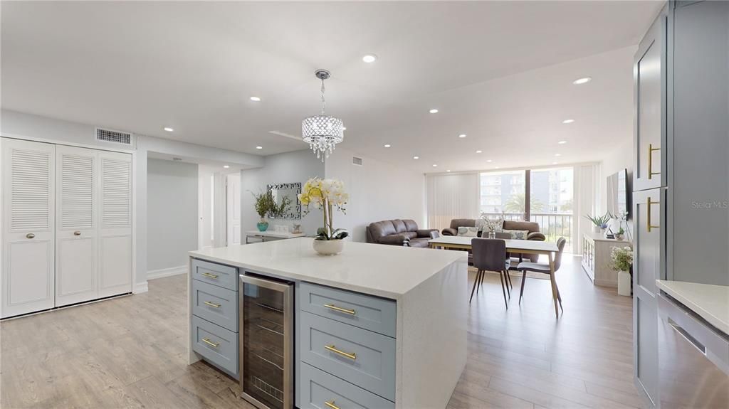 For Sale: $479,000 (2 beds, 2 baths, 1240 Square Feet)