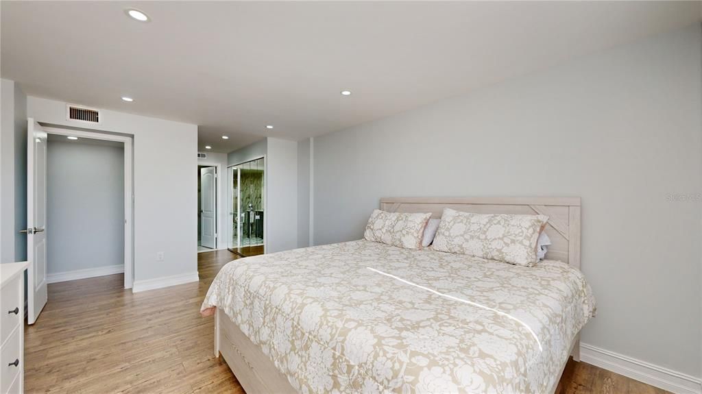 For Sale: $479,000 (2 beds, 2 baths, 1240 Square Feet)