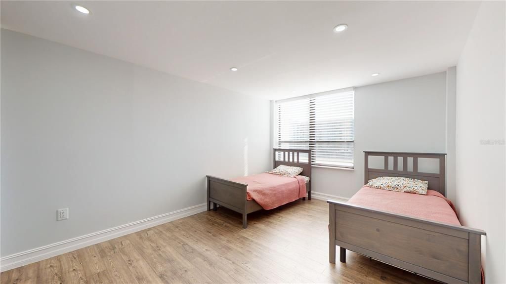 For Sale: $479,000 (2 beds, 2 baths, 1240 Square Feet)