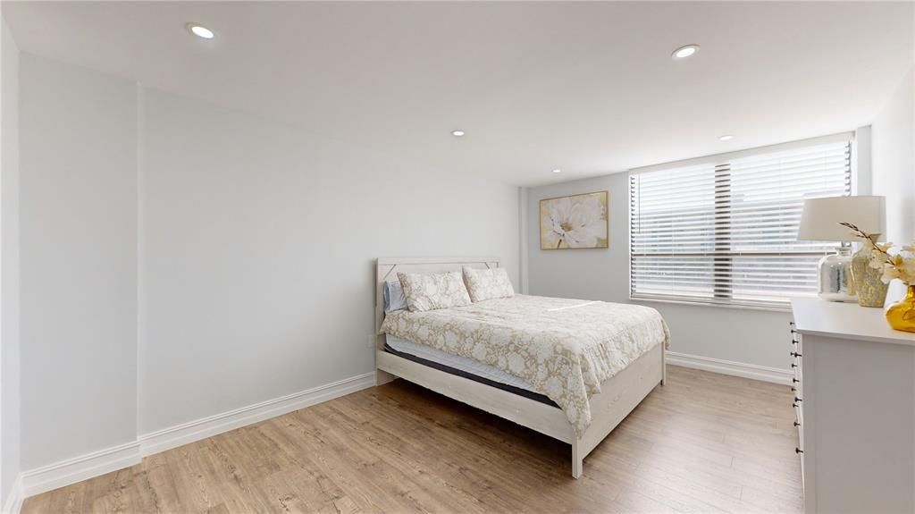 For Sale: $479,000 (2 beds, 2 baths, 1240 Square Feet)