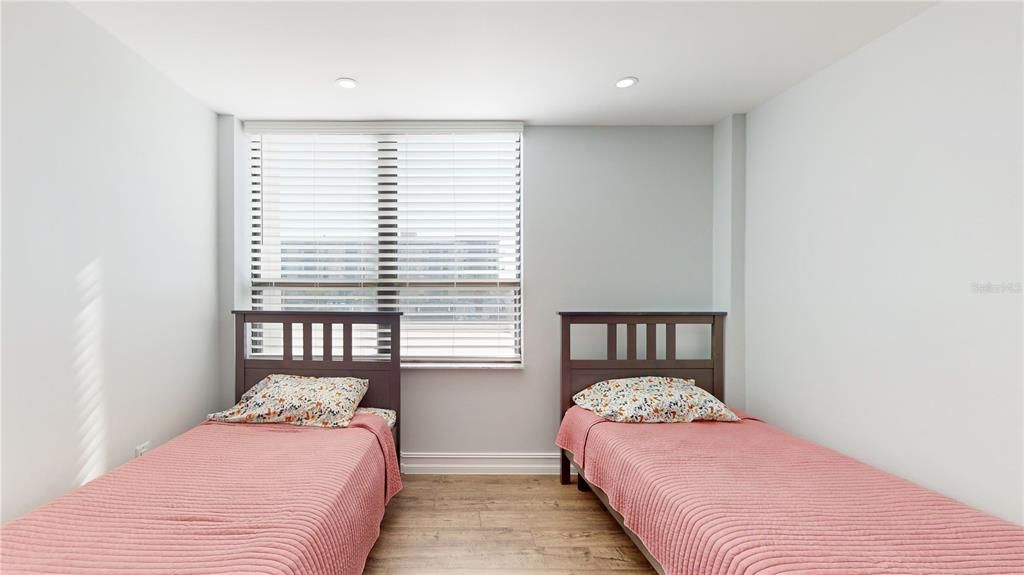 For Sale: $479,000 (2 beds, 2 baths, 1240 Square Feet)