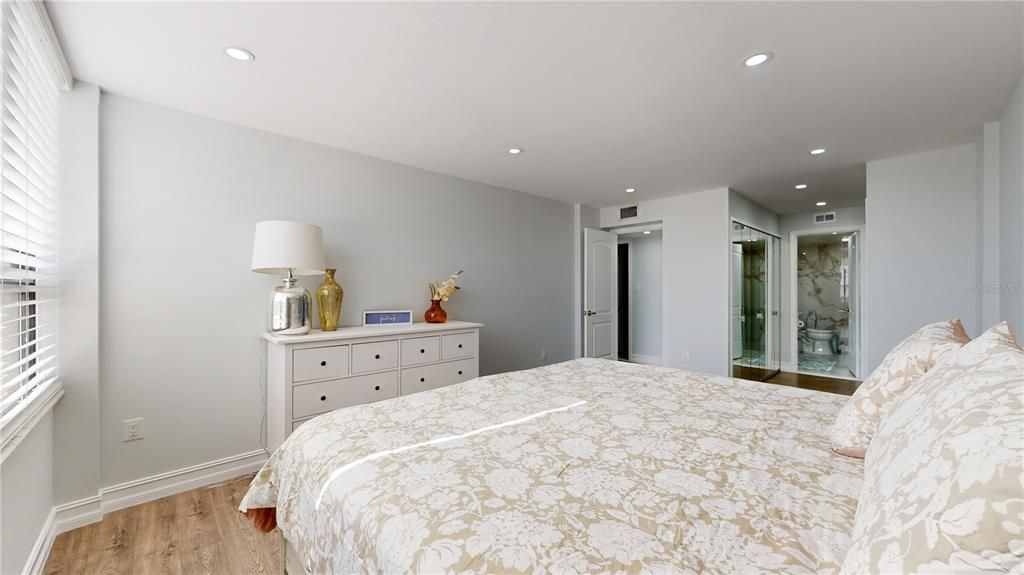 For Sale: $479,000 (2 beds, 2 baths, 1240 Square Feet)