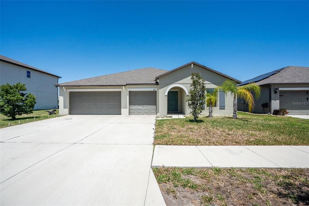Recently Sold: $379,000 (4 beds, 3 baths, 2557 Square Feet)