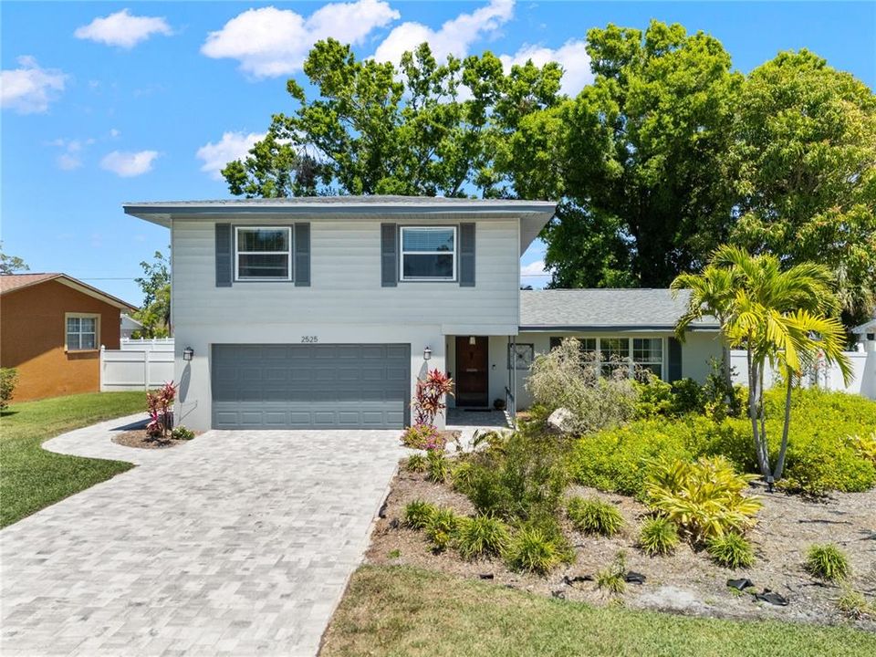 Recently Sold: $719,000 (5 beds, 2 baths, 2277 Square Feet)