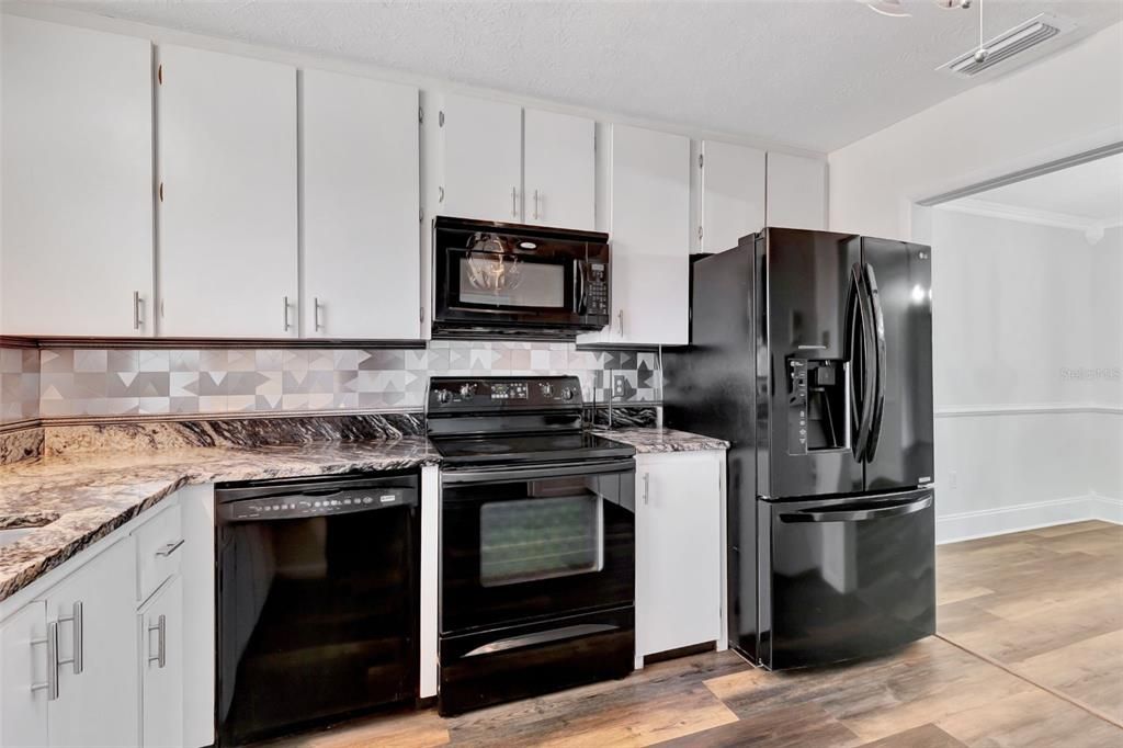 For Sale: $240,000 (3 beds, 2 baths, 1640 Square Feet)