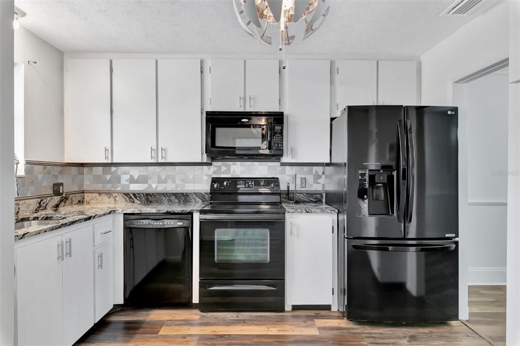 For Sale: $240,000 (3 beds, 2 baths, 1640 Square Feet)