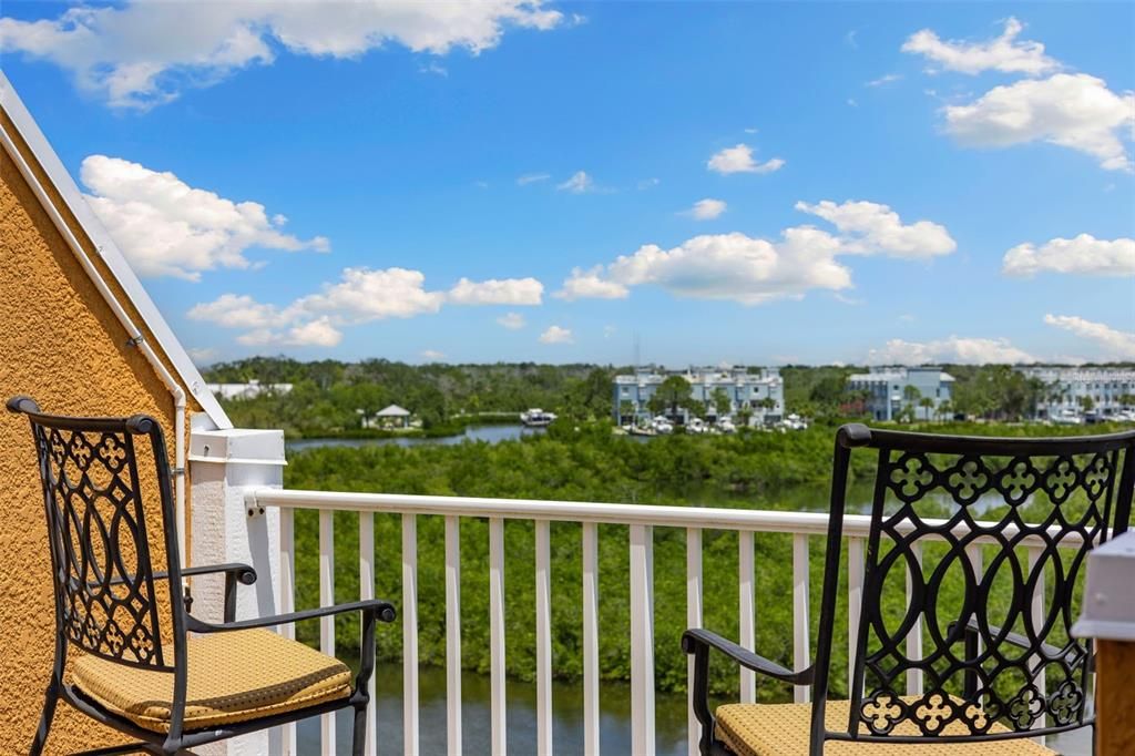 待售: $1,150,000 (4 贝兹, 3 浴室, 2945 平方英尺)