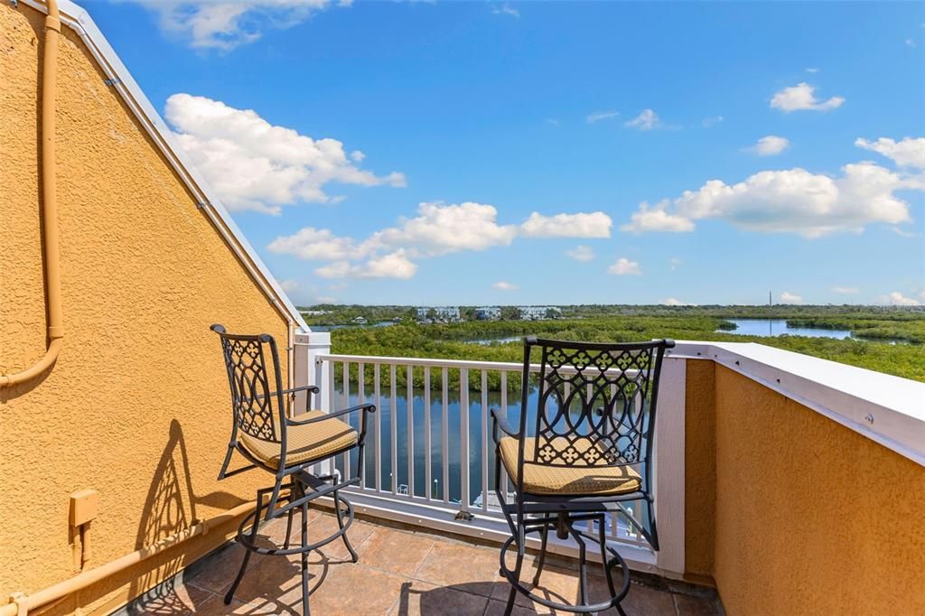 待售: $1,150,000 (4 贝兹, 3 浴室, 2945 平方英尺)