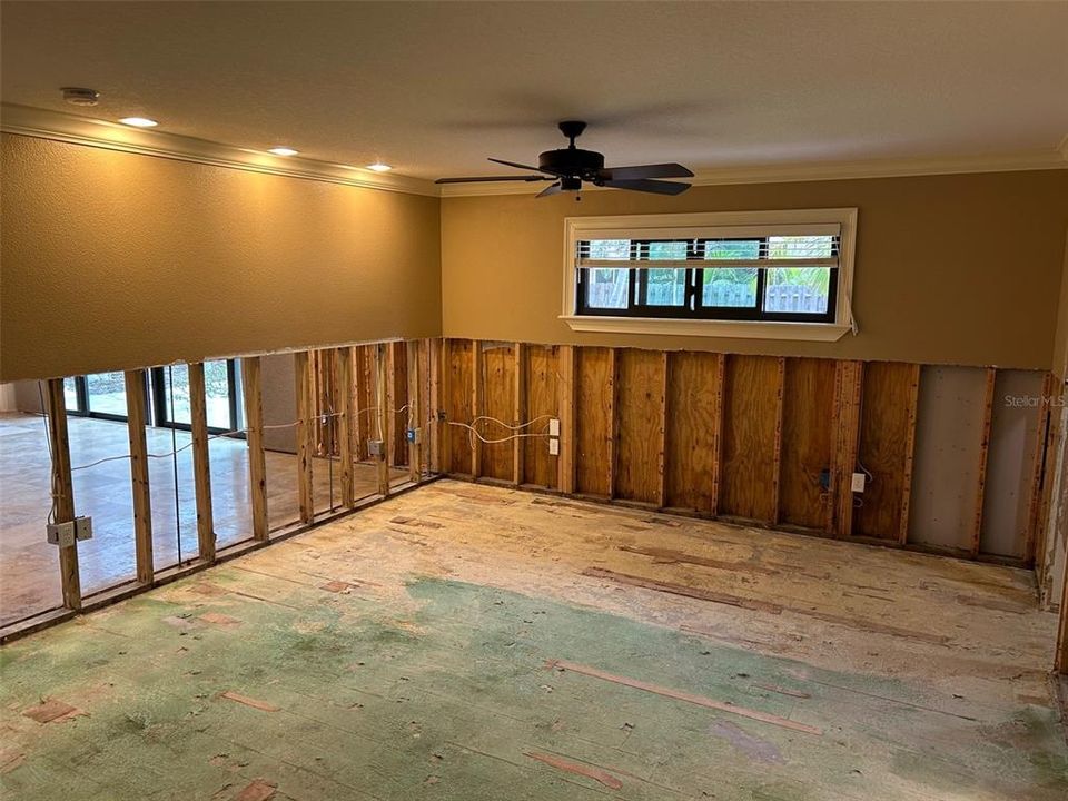 На продажу: $824,000 (3 спален, 2 ванн, 1900 Квадратных фут)