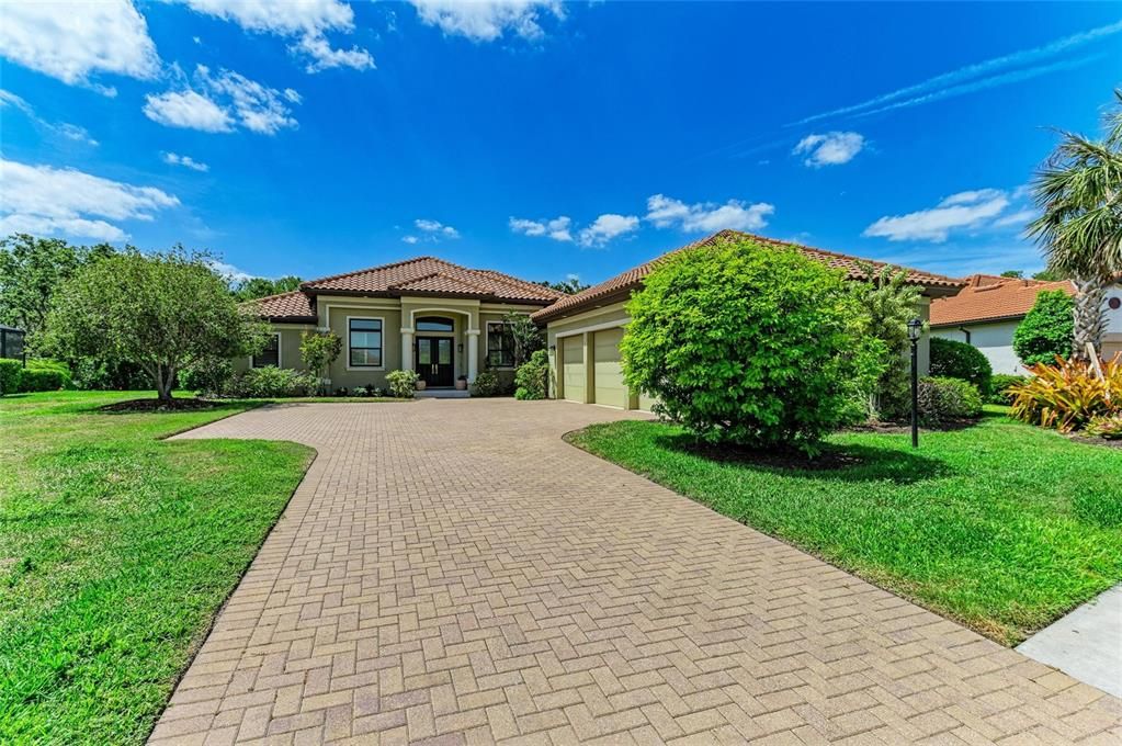 For Sale: $1,100,000 (3 beds, 3 baths, 3151 Square Feet)