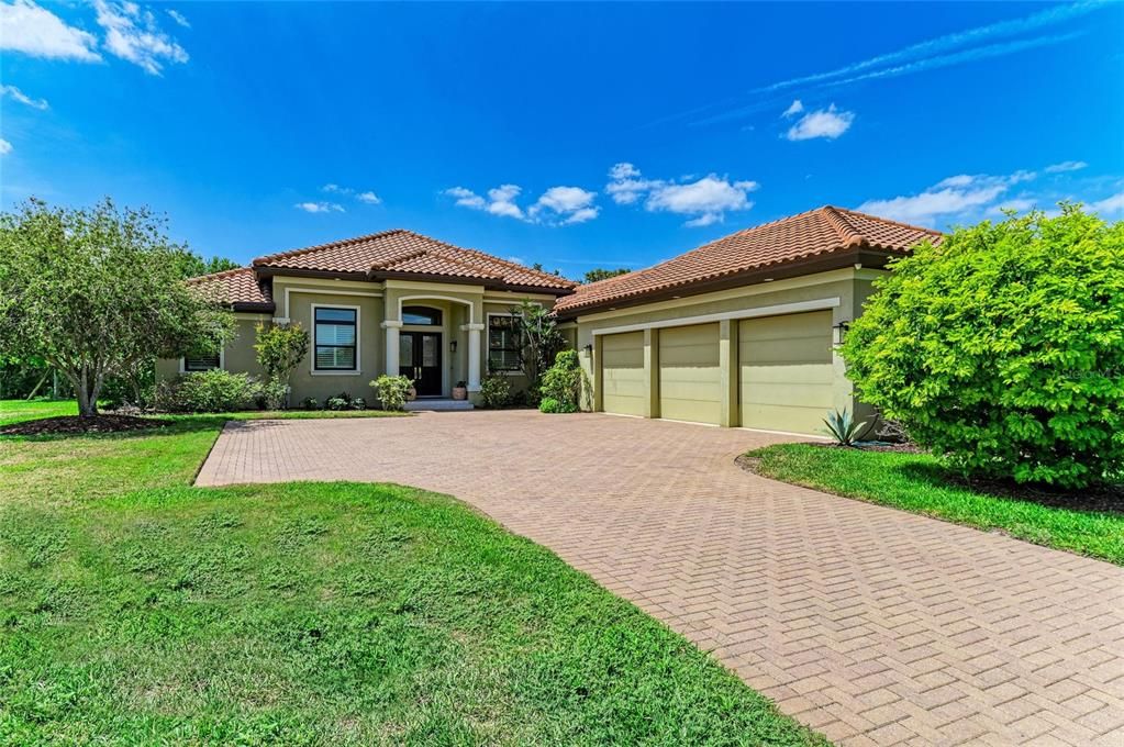 For Sale: $1,100,000 (3 beds, 3 baths, 3151 Square Feet)