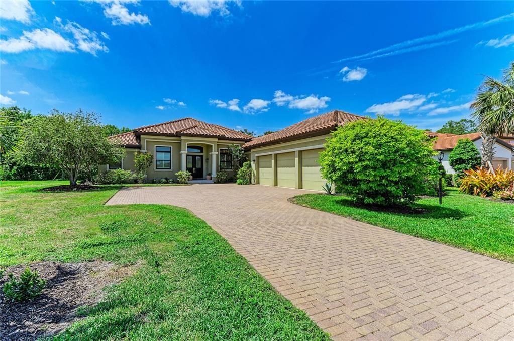 For Sale: $1,100,000 (3 beds, 3 baths, 3151 Square Feet)